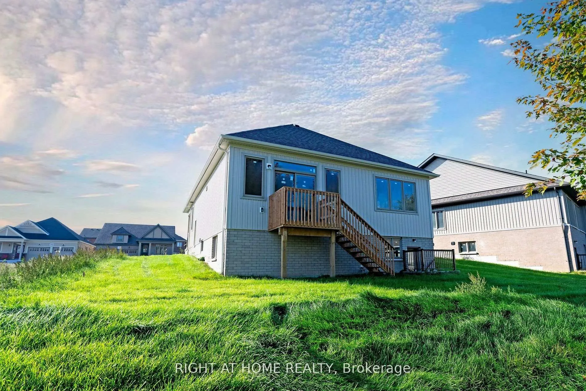 Photo 8 of 240 Wilcox Drive, Clearview, Stayner — HOMEH