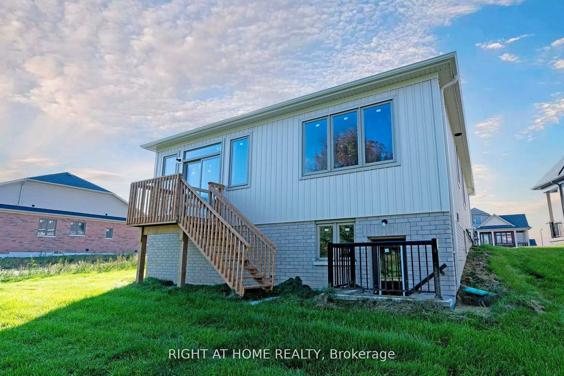 Photo 9 of 240 Wilcox Drive, Clearview, Stayner — HOMEH