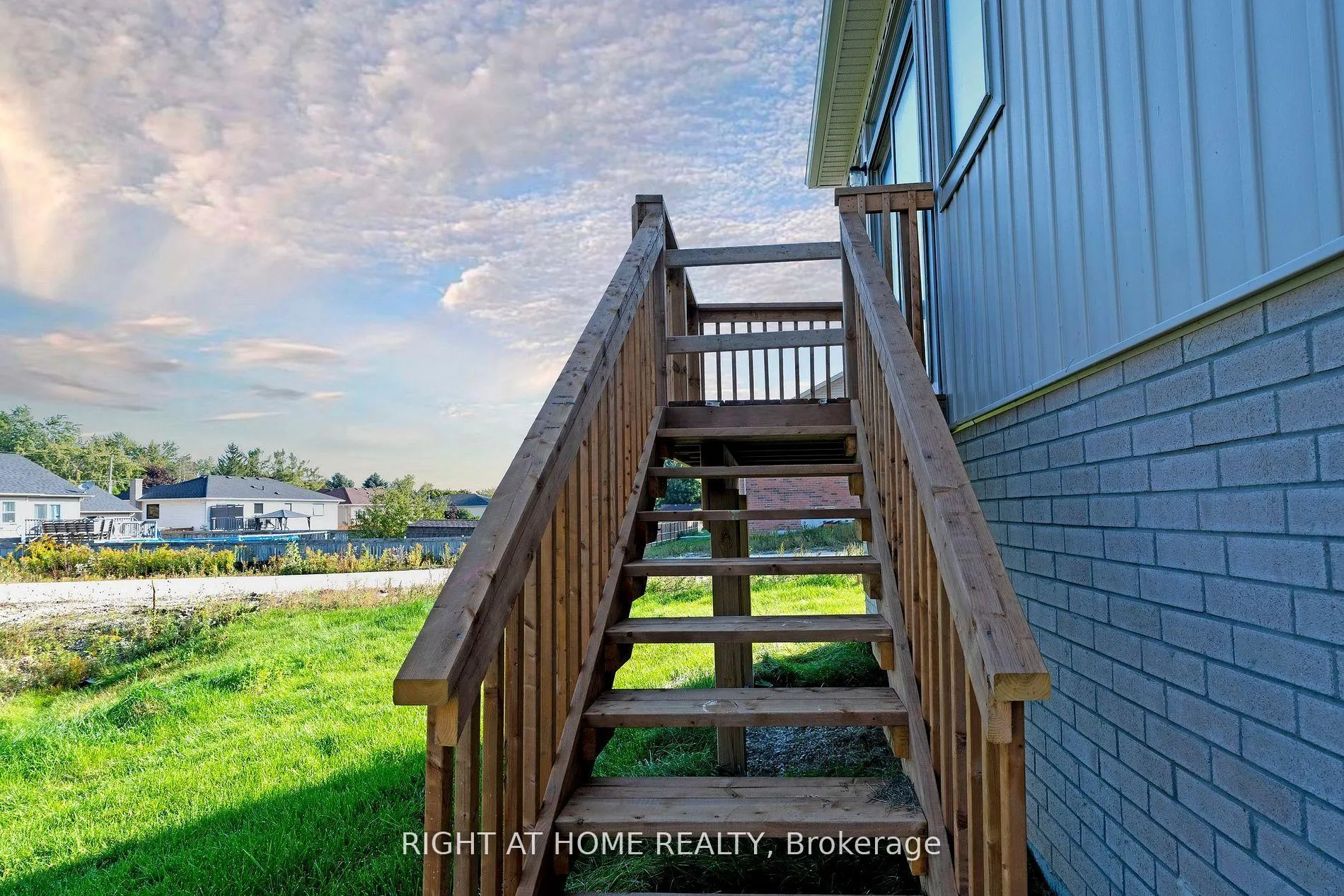 Photo 18 of 240 Wilcox Drive, Clearview, Stayner — HOMEH
