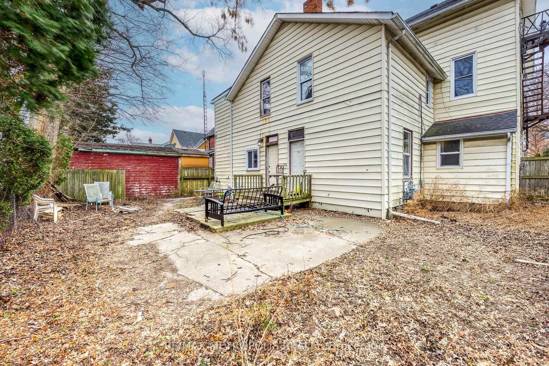 Photo 3 of Unit 2, 132 Forsyth Street S, Sarnia — HOMEH