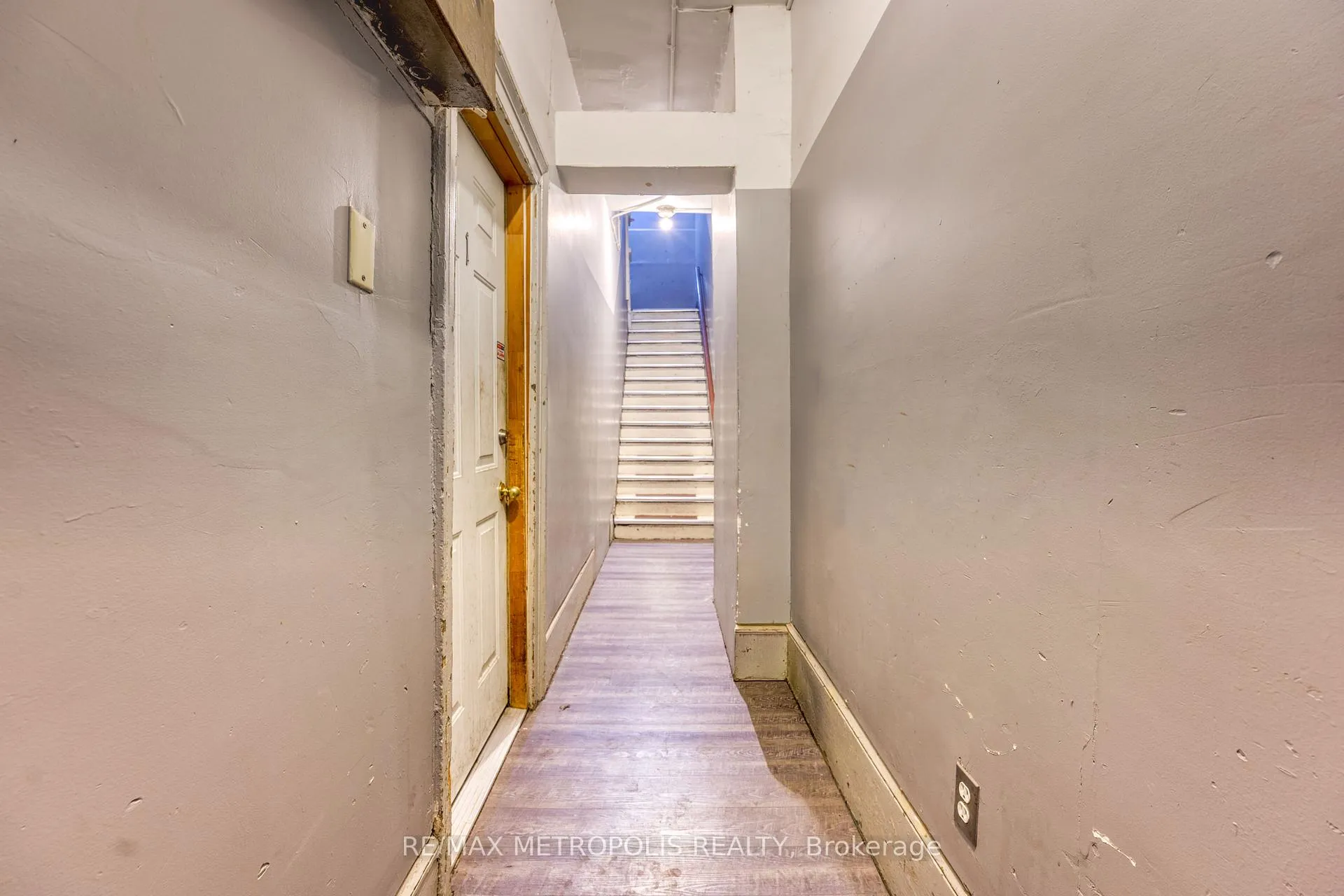 Photo 4 of Unit 2, 132 Forsyth Street S, Sarnia — HOMEH
