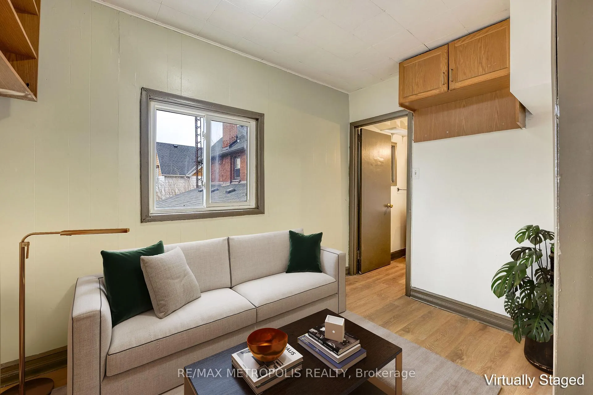 Photo 6 of Unit 2, 132 Forsyth Street S, Sarnia — HOMEH