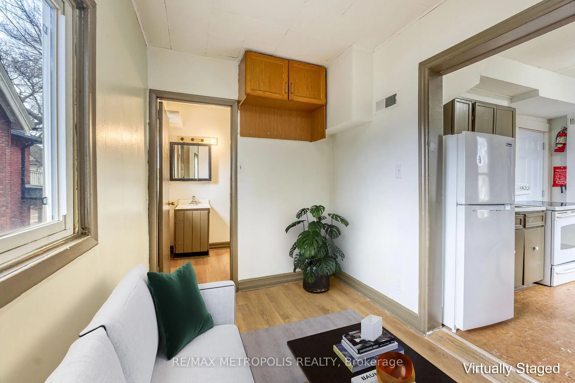 Photo 7 of Unit 2, 132 Forsyth Street S, Sarnia — HOMEH