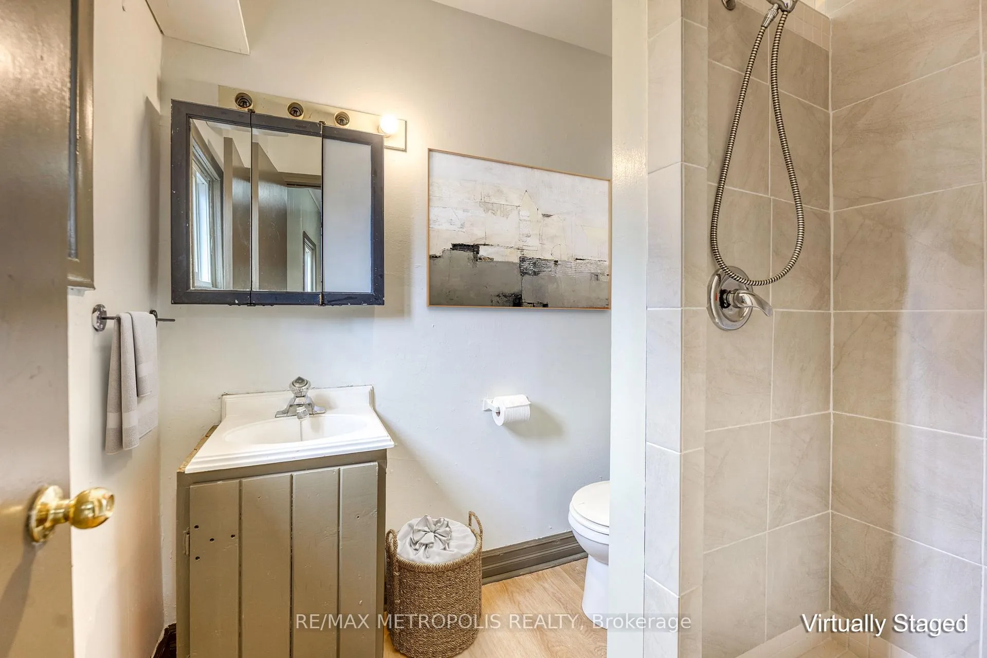 Photo 9 of Unit 2, 132 Forsyth Street S, Sarnia — HOMEH