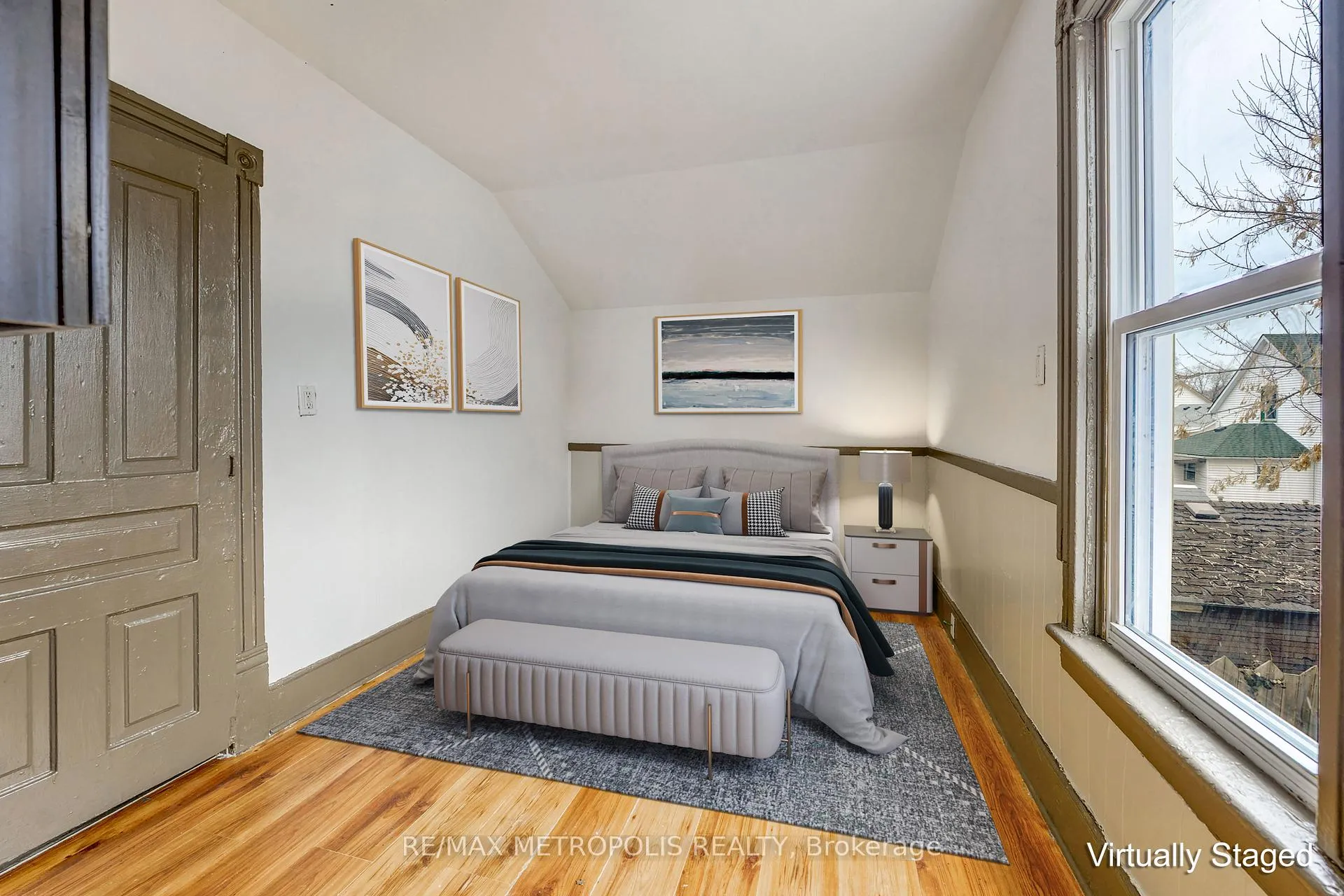 Photo 10 of Unit 2, 132 Forsyth Street S, Sarnia — HOMEH