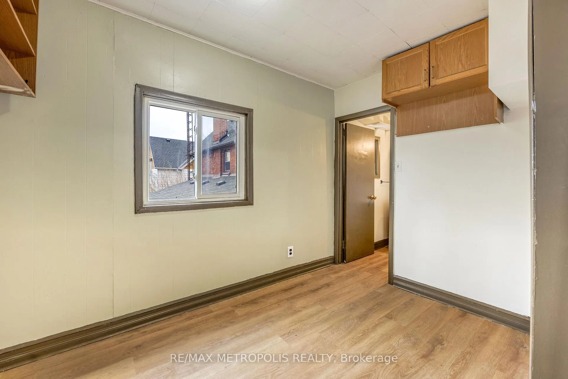 Photo 13 of Unit 2, 132 Forsyth Street S, Sarnia — HOMEH