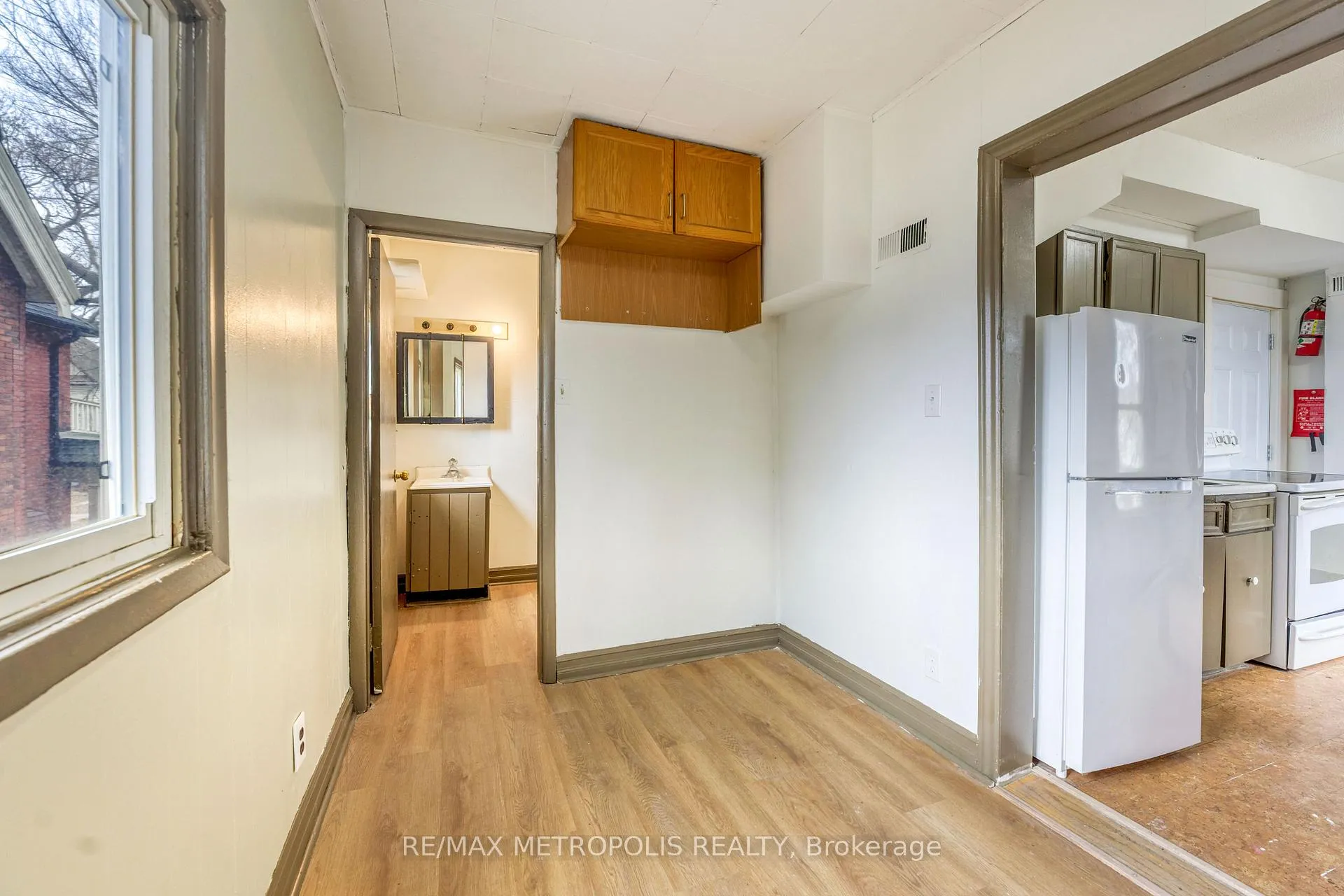 Photo 15 of Unit 2, 132 Forsyth Street S, Sarnia — HOMEH