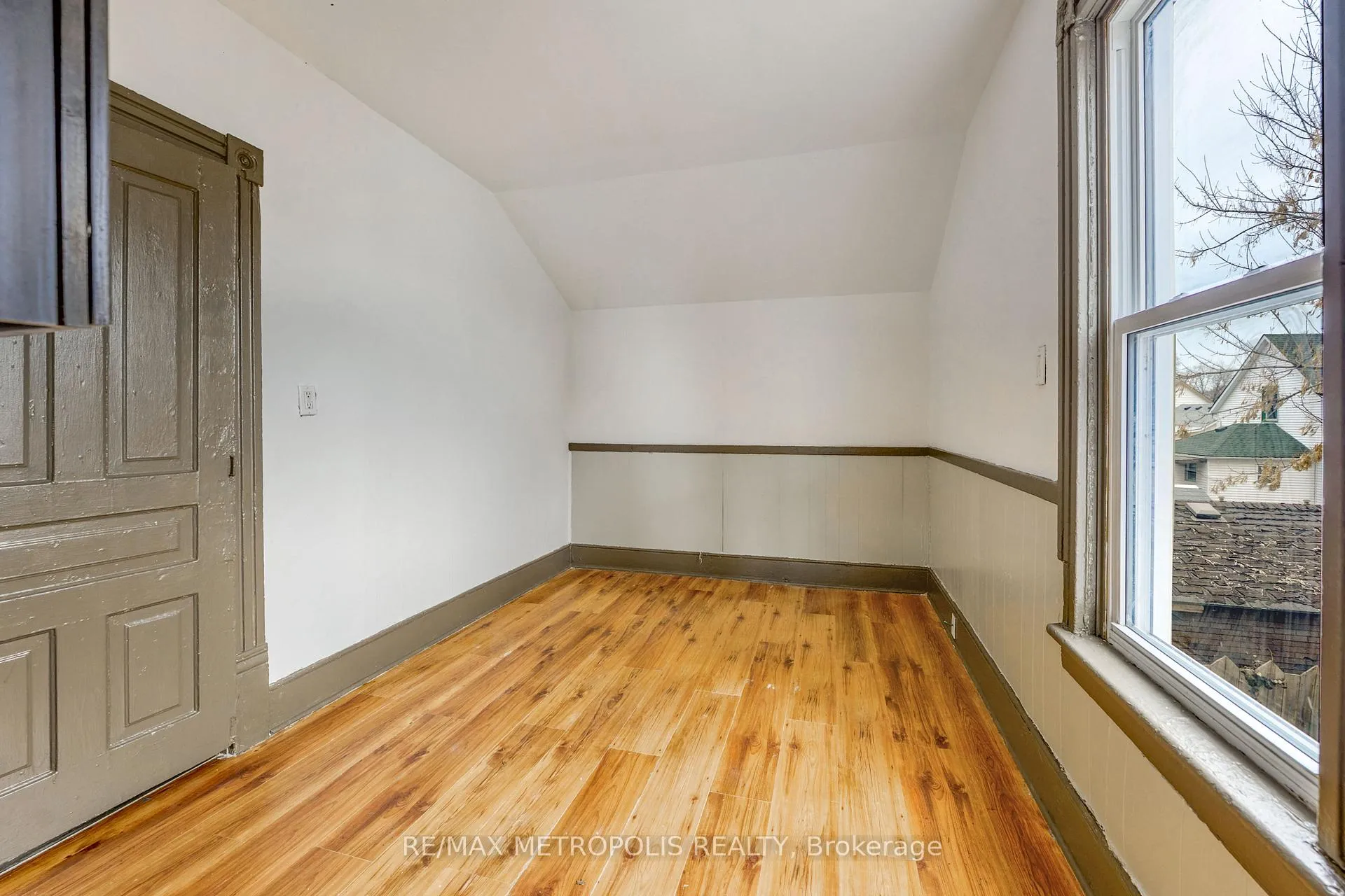 Photo 17 of Unit 2, 132 Forsyth Street S, Sarnia — HOMEH