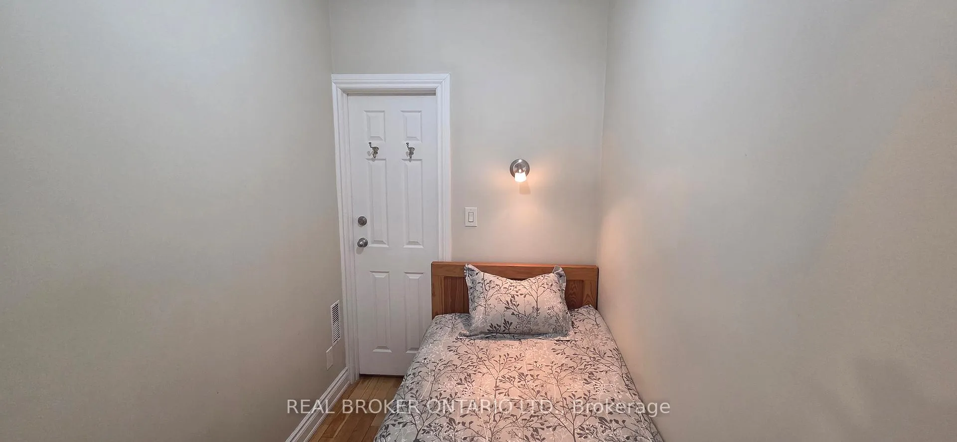 Photo 13 of 17 Howard Park Avenue, Toronto, Roncesvalles — HOMEH