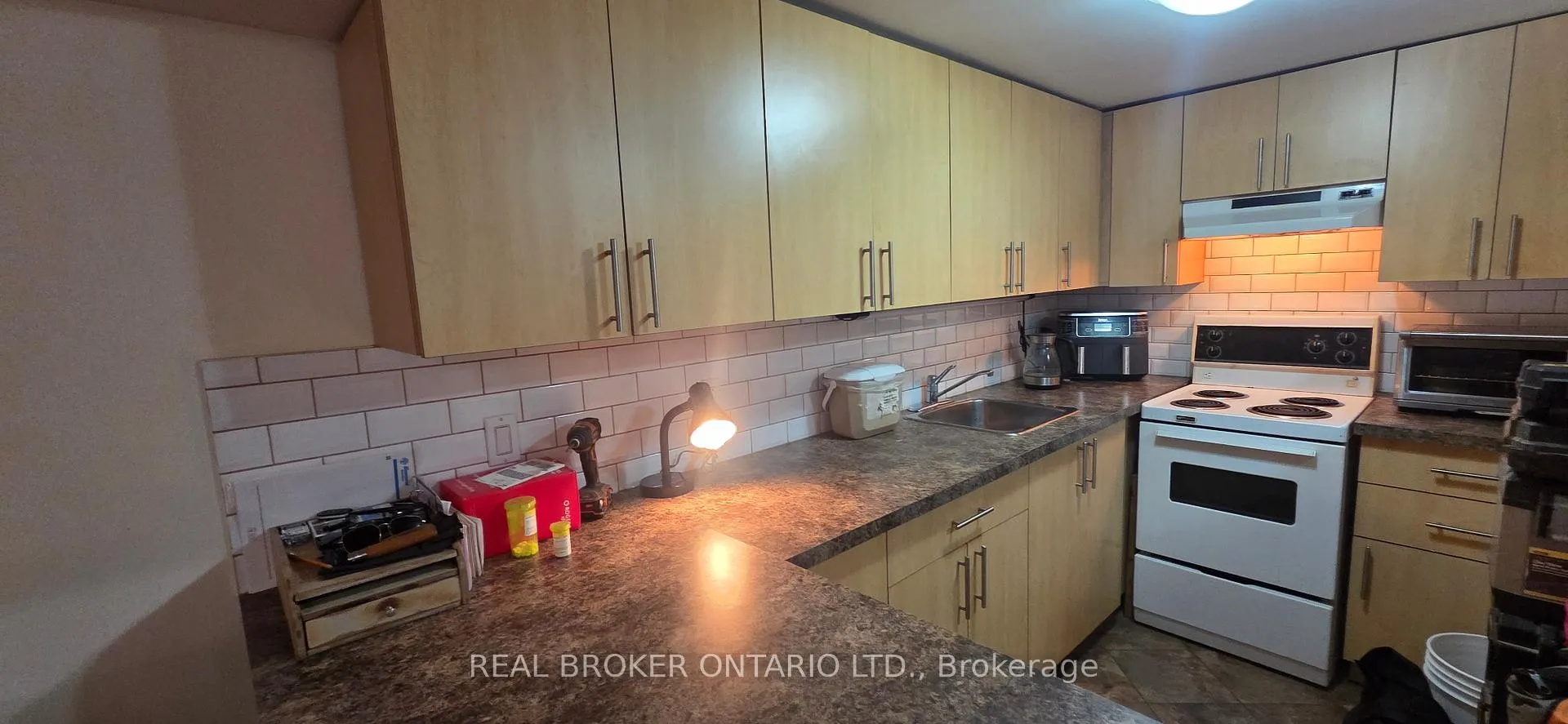 Photo 14 of 17 Howard Park Avenue, Toronto, Roncesvalles — HOMEH