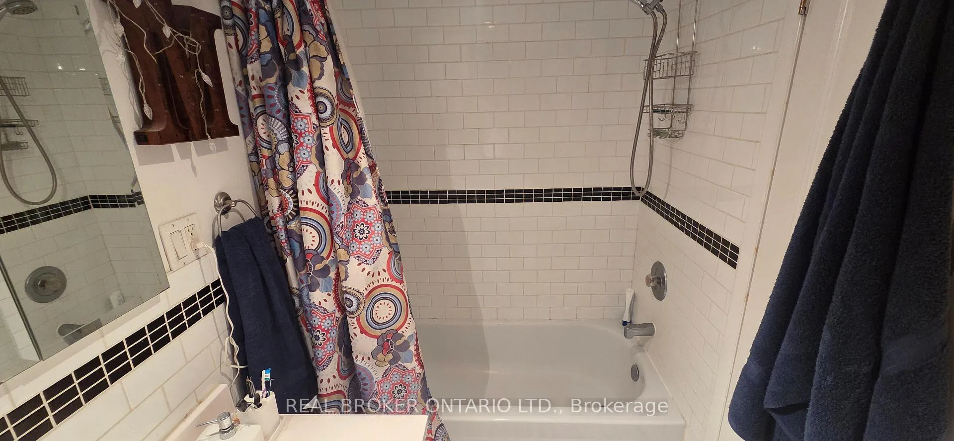 Photo 15 of 17 Howard Park Avenue, Toronto, Roncesvalles — HOMEH