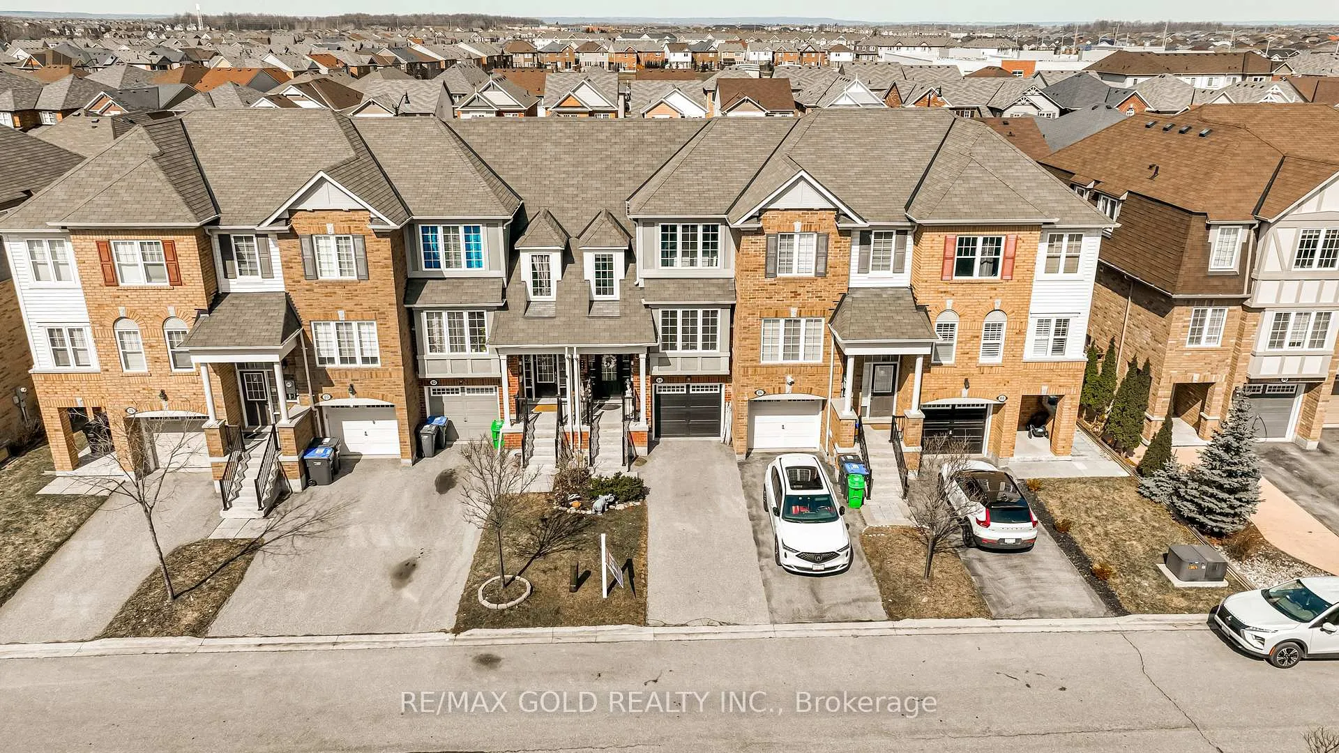 Photo 2 of 84 Vanhorne Close, Brampton, Northwest Brampton — HOMEH