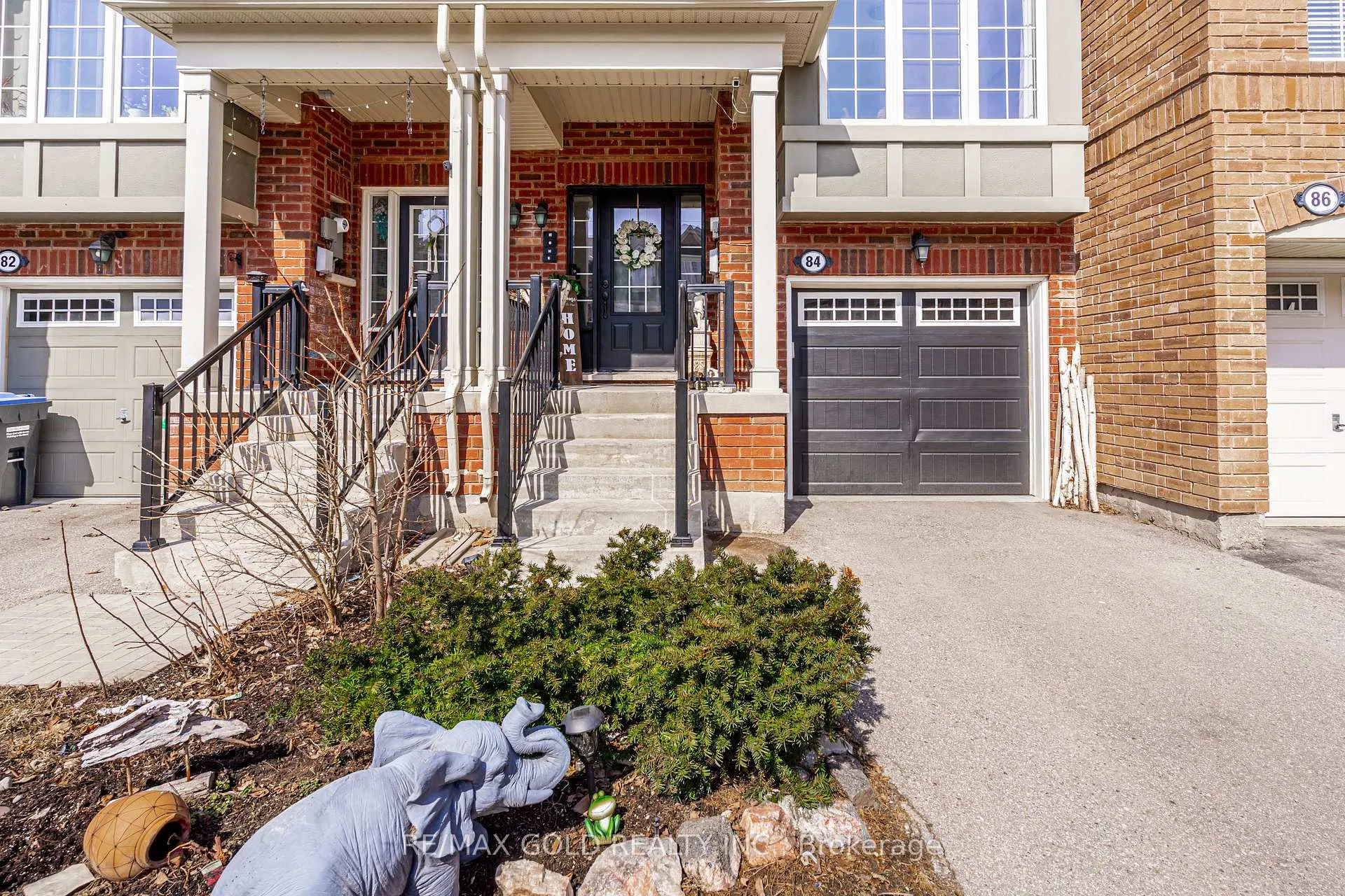 Photo 3 of 84 Vanhorne Close, Brampton, Northwest Brampton — HOMEH