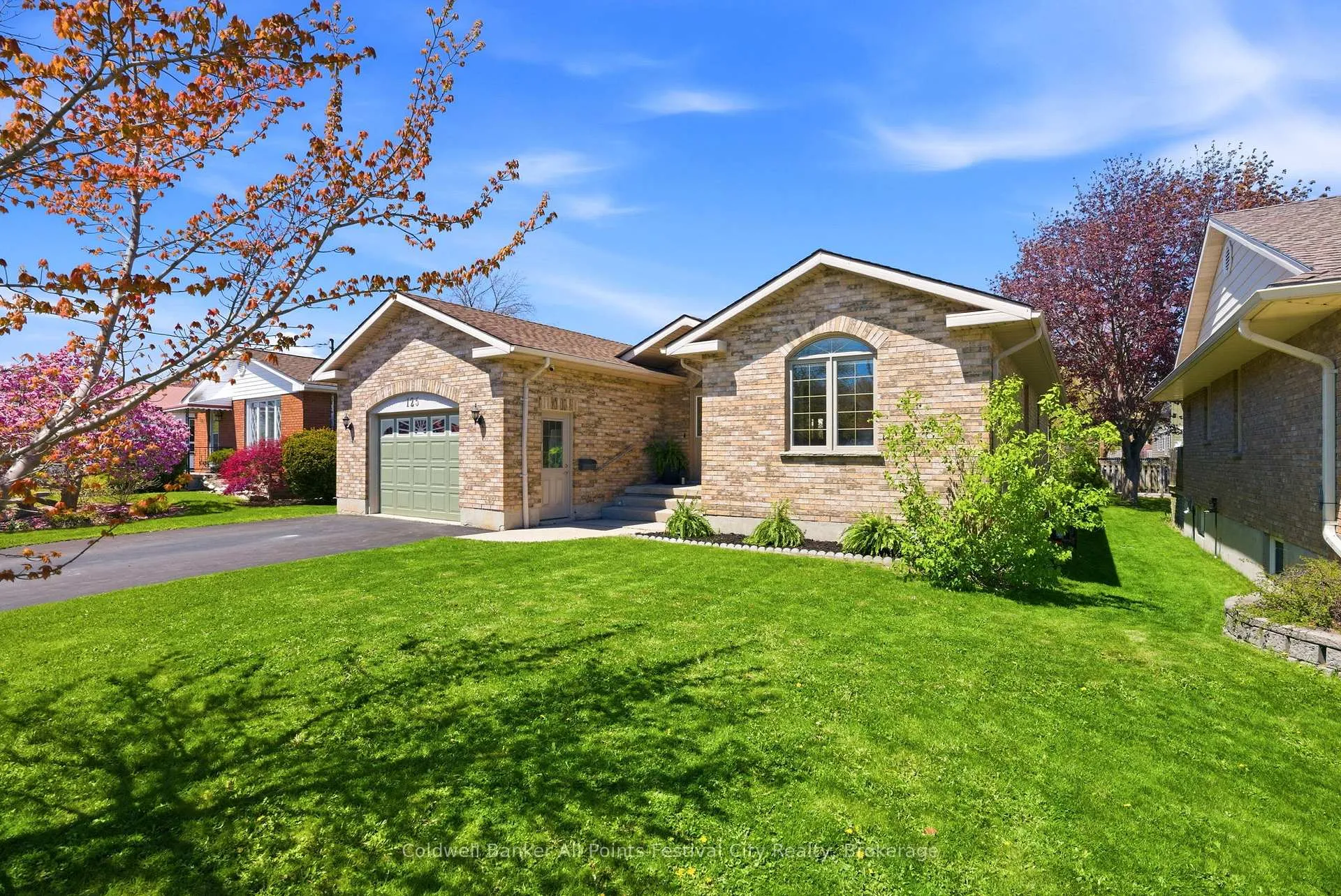 Photo 2 of 125 Picton Street E, Goderich, Goderich (Town) — HOMEH