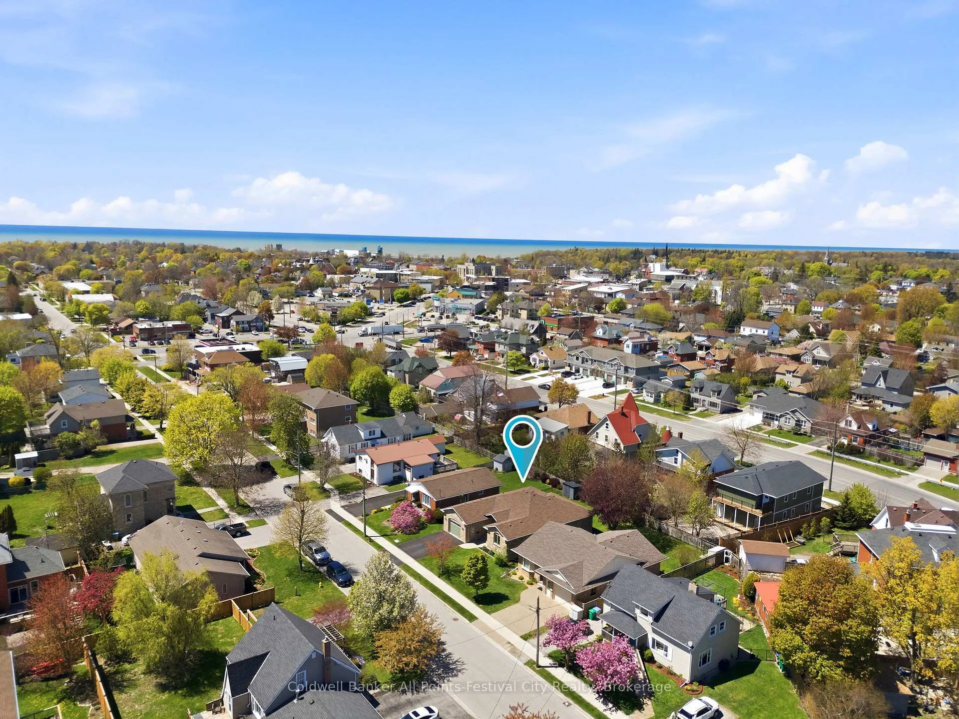 Photo 3 of 125 Picton Street E, Goderich, Goderich (Town) — HOMEH