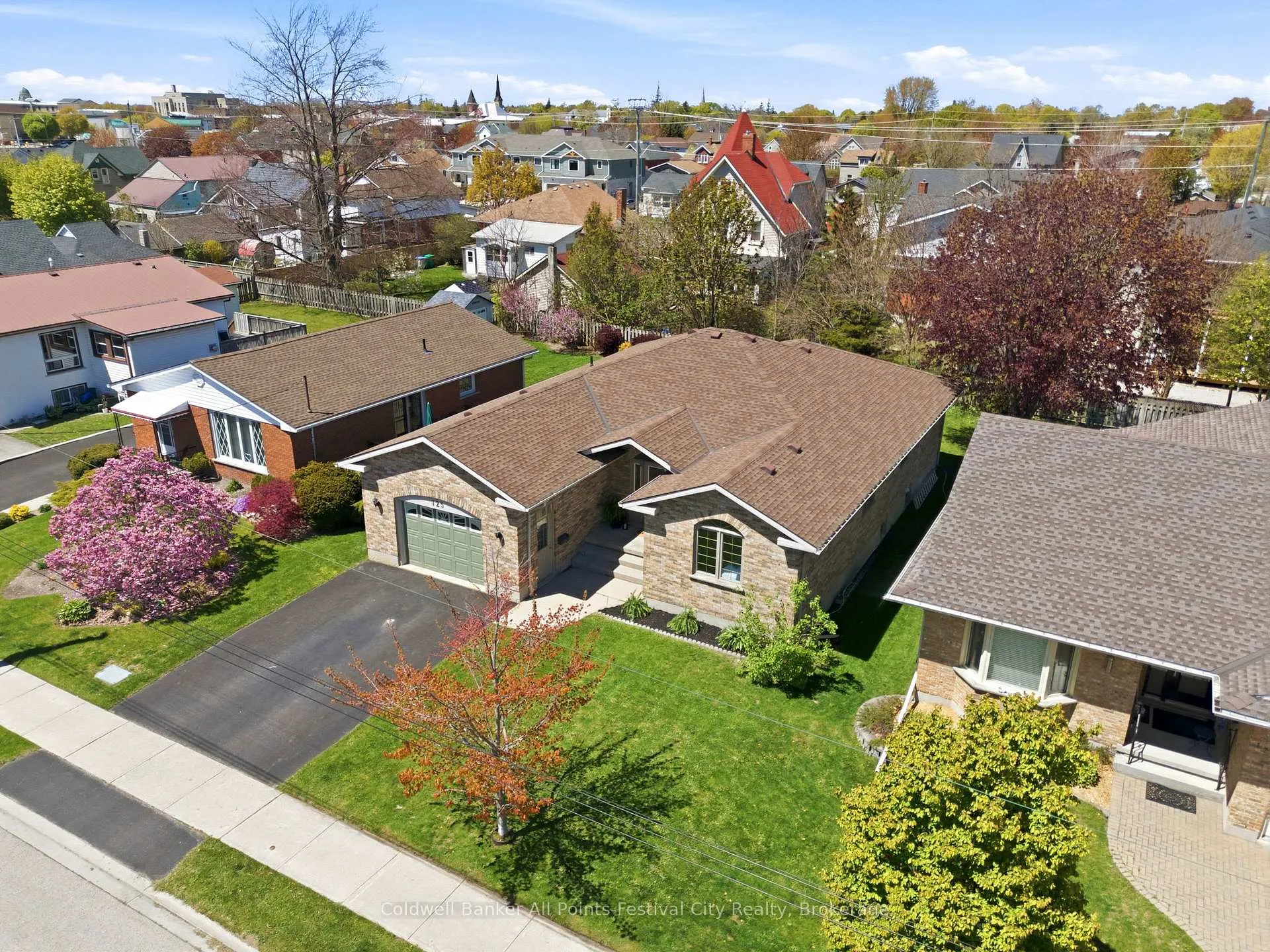Photo 4 of 125 Picton Street E, Goderich, Goderich (Town) — HOMEH