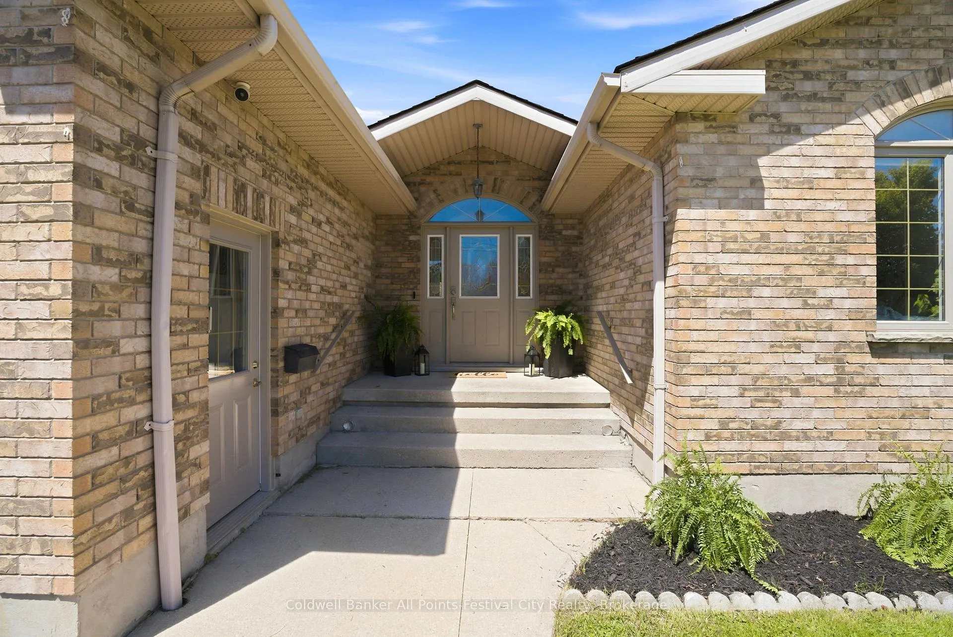 Photo 5 of 125 Picton Street E, Goderich, Goderich (Town) — HOMEH