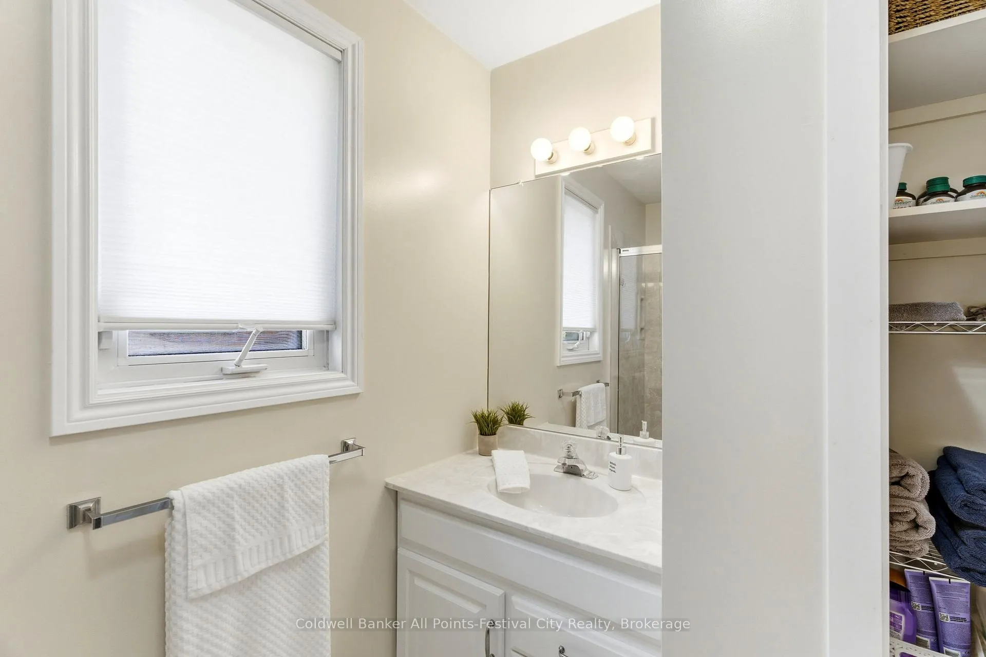 Photo 16 of 125 Picton Street E, Goderich, Goderich (Town) — HOMEH