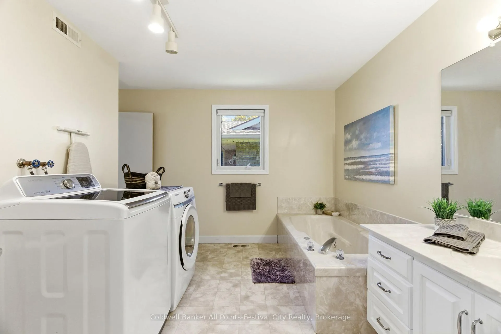 Photo 33 of 125 Picton Street E, Goderich, Goderich (Town) — HOMEH
