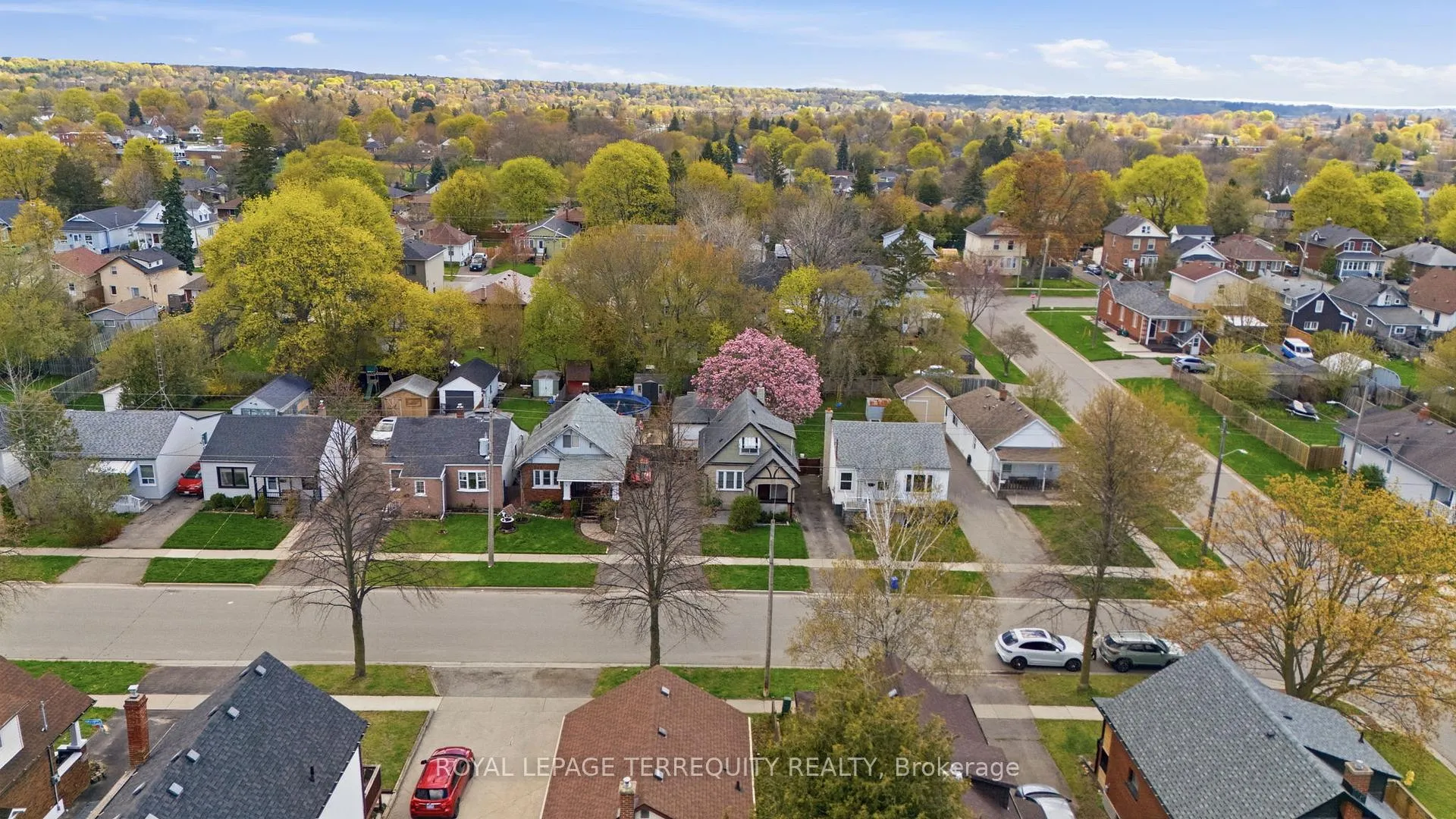 Photo 2 of 253 Oshawa Boulevard S, Oshawa, Central — HOMEH