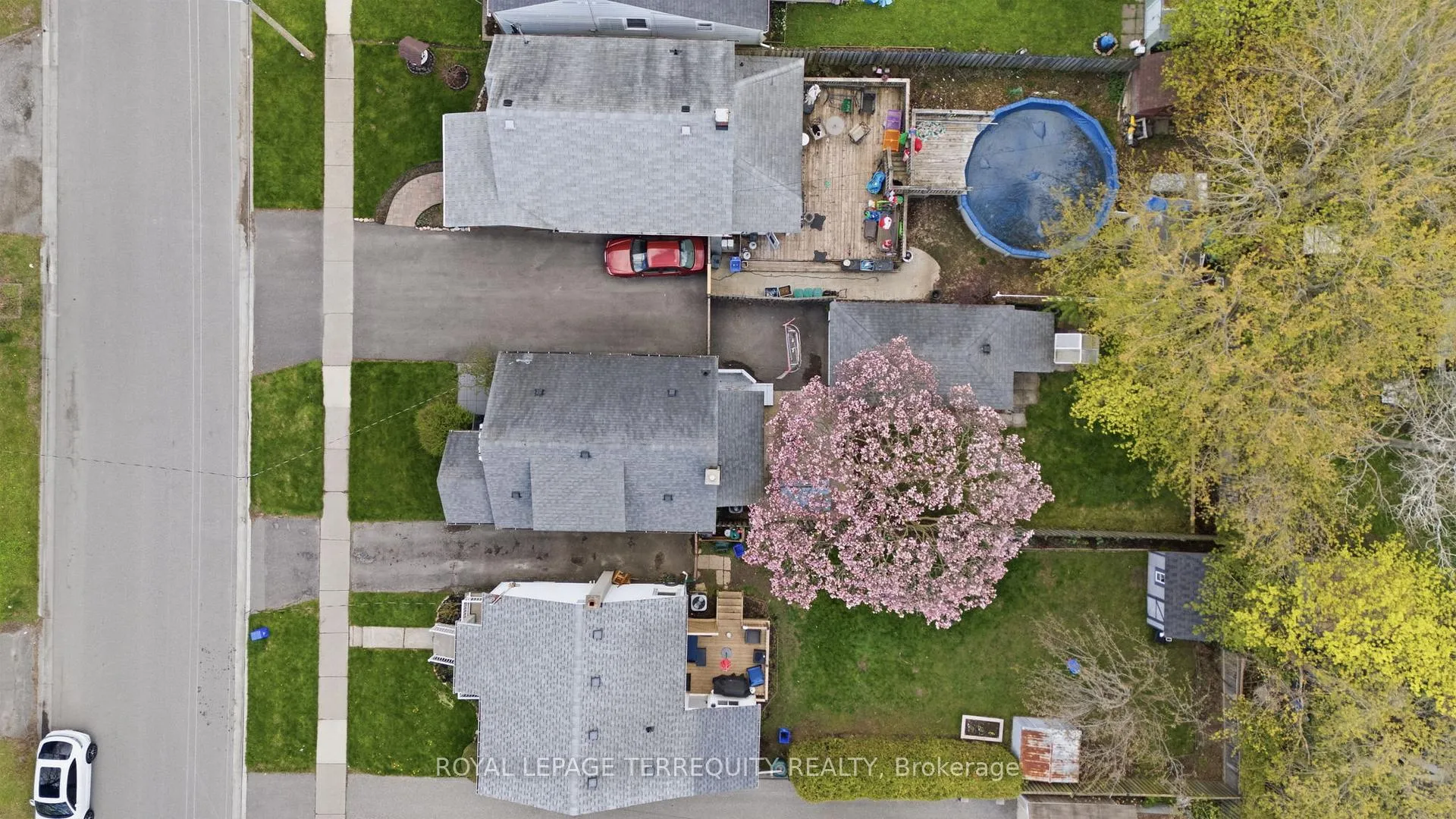 Photo 3 of 253 Oshawa Boulevard S, Oshawa, Central — HOMEH