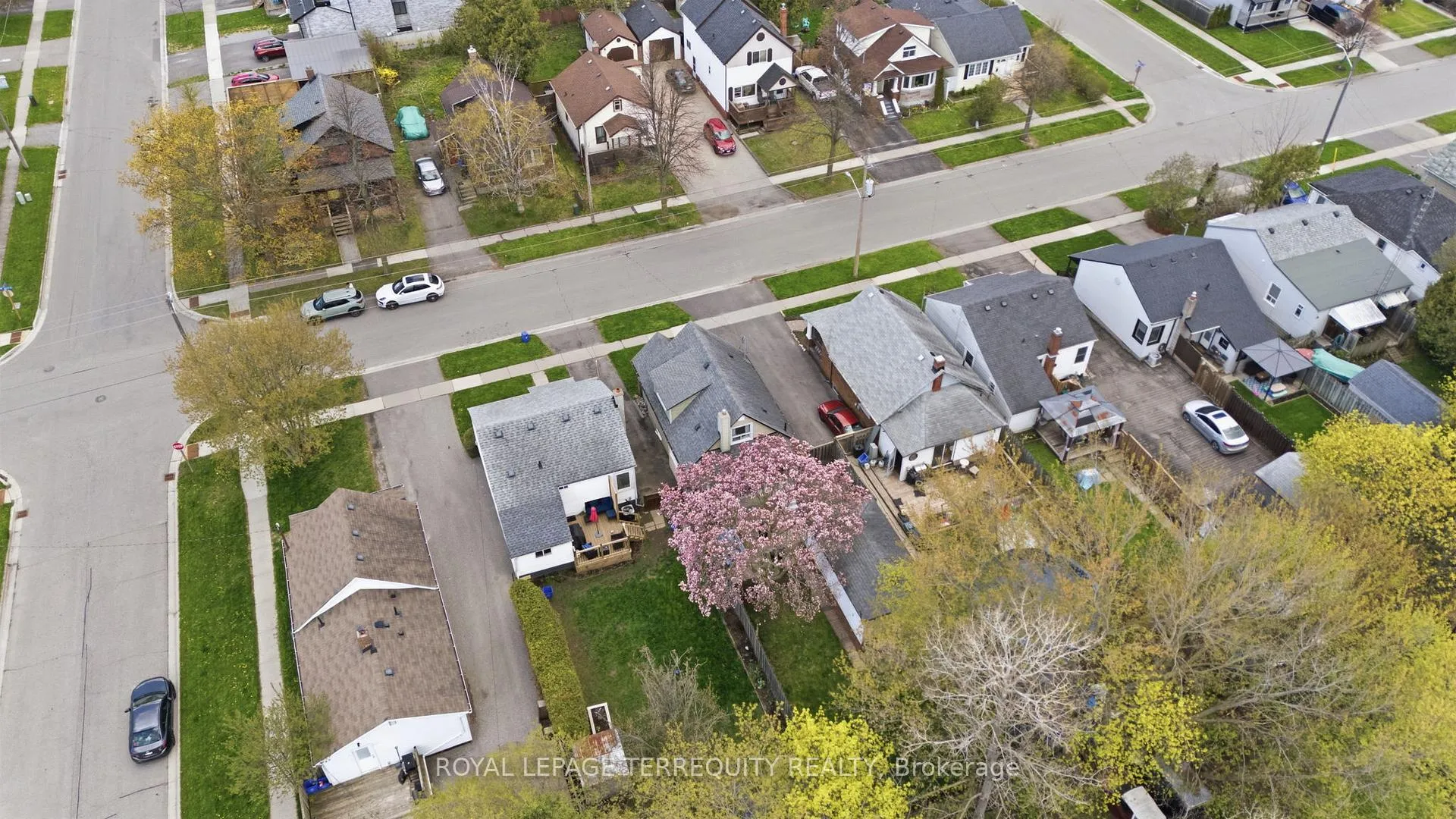 Photo 5 of 253 Oshawa Boulevard S, Oshawa, Central — HOMEH