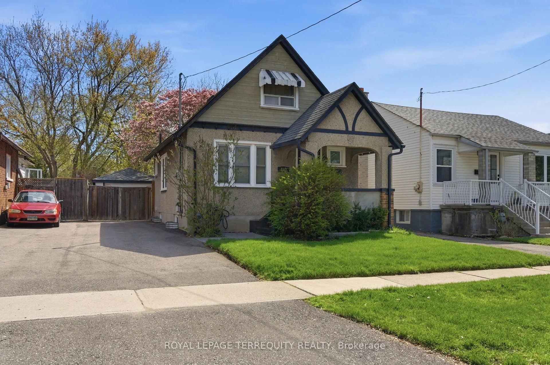 Photo 6 of 253 Oshawa Boulevard S, Oshawa, Central — HOMEH