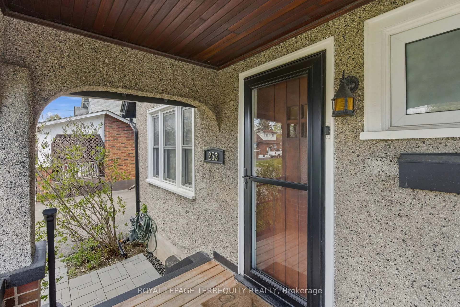 Photo 8 of 253 Oshawa Boulevard S, Oshawa, Central — HOMEH