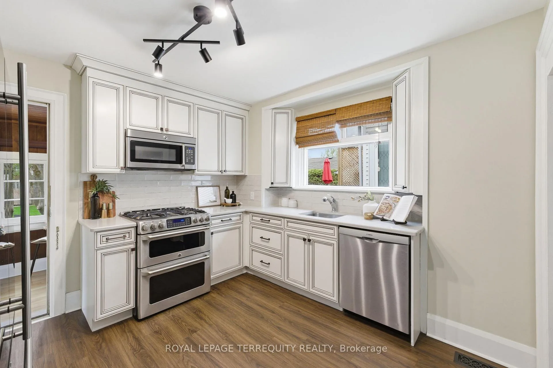 Photo 19 of 253 Oshawa Boulevard S, Oshawa, Central — HOMEH