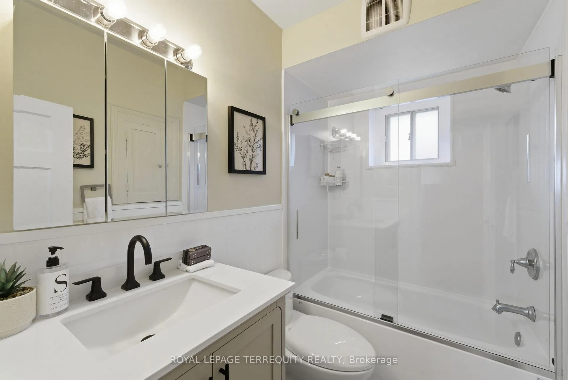 Photo 27 of 253 Oshawa Boulevard S, Oshawa, Central — HOMEH