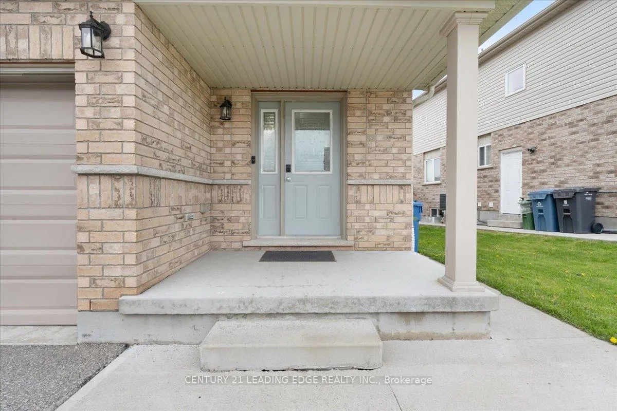 Photo 2 of 28 Drone Crescent, Guelph, Willow West/Sugarbush/West Acres — HOMEH