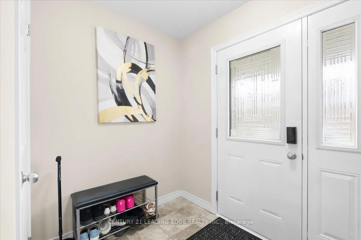 Photo 3 of 28 Drone Crescent, Guelph, Willow West/Sugarbush/West Acres — HOMEH