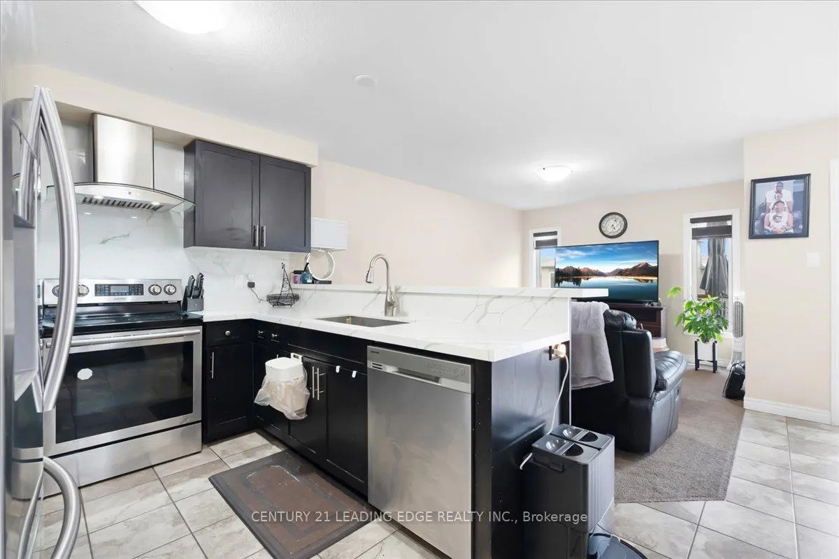 Photo 5 of 28 Drone Crescent, Guelph, Willow West/Sugarbush/West Acres — HOMEH