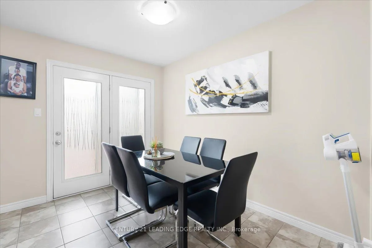 Photo 10 of 28 Drone Crescent, Guelph, Willow West/Sugarbush/West Acres — HOMEH