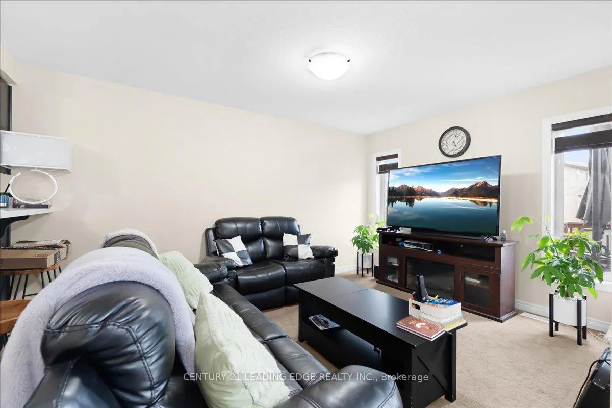 Photo 11 of 28 Drone Crescent, Guelph, Willow West/Sugarbush/West Acres — HOMEH