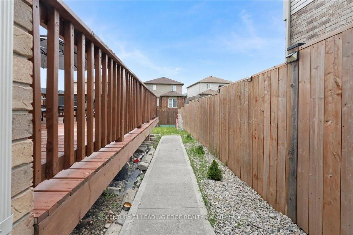 Photo 32 of 28 Drone Crescent, Guelph, Willow West/Sugarbush/West Acres — HOMEH