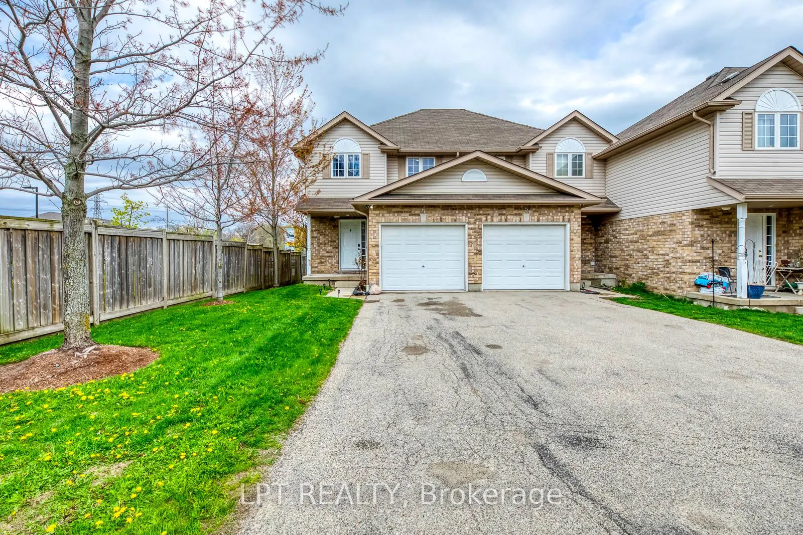 Photo 2 of Unit 6, 10 Fallowfield Drive, Kitchener, Country Hills East — HOMEH