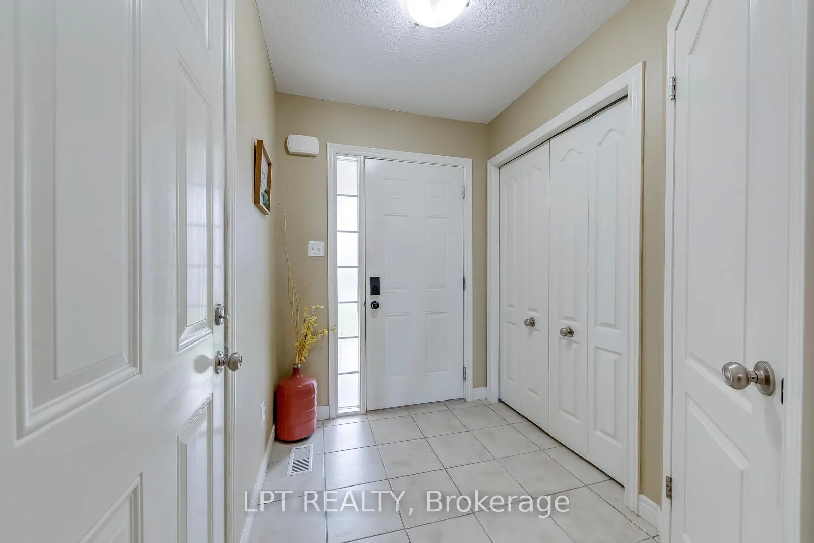 Photo 6 of Unit 6, 10 Fallowfield Drive, Kitchener, Country Hills East — HOMEH