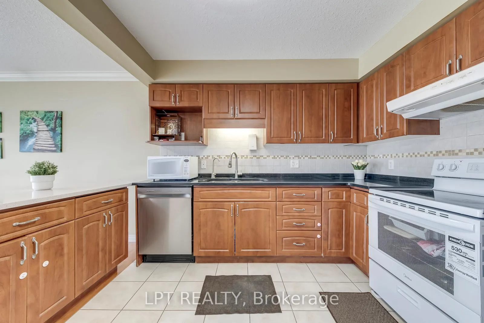 Photo 8 of Unit 6, 10 Fallowfield Drive, Kitchener, Country Hills East — HOMEH