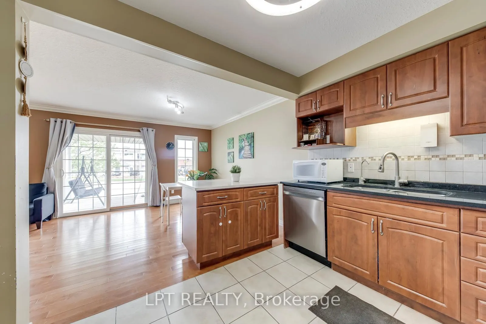 Photo 12 of Unit 6, 10 Fallowfield Drive, Kitchener, Country Hills East — HOMEH