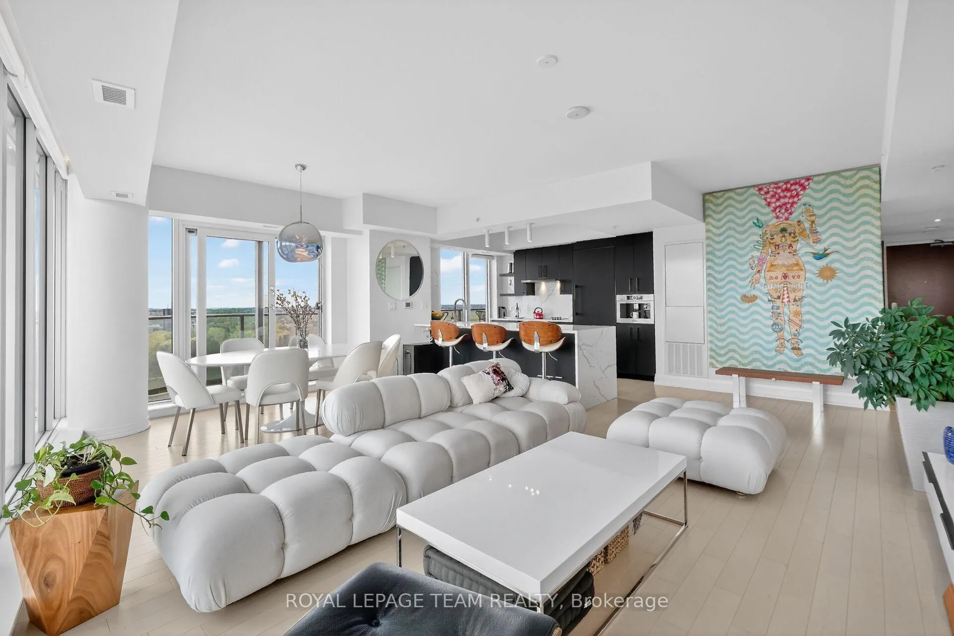 Photo 10 of Unit 1, 805 Carling Avenue, Ottawa, West Centre Town — HOMEH