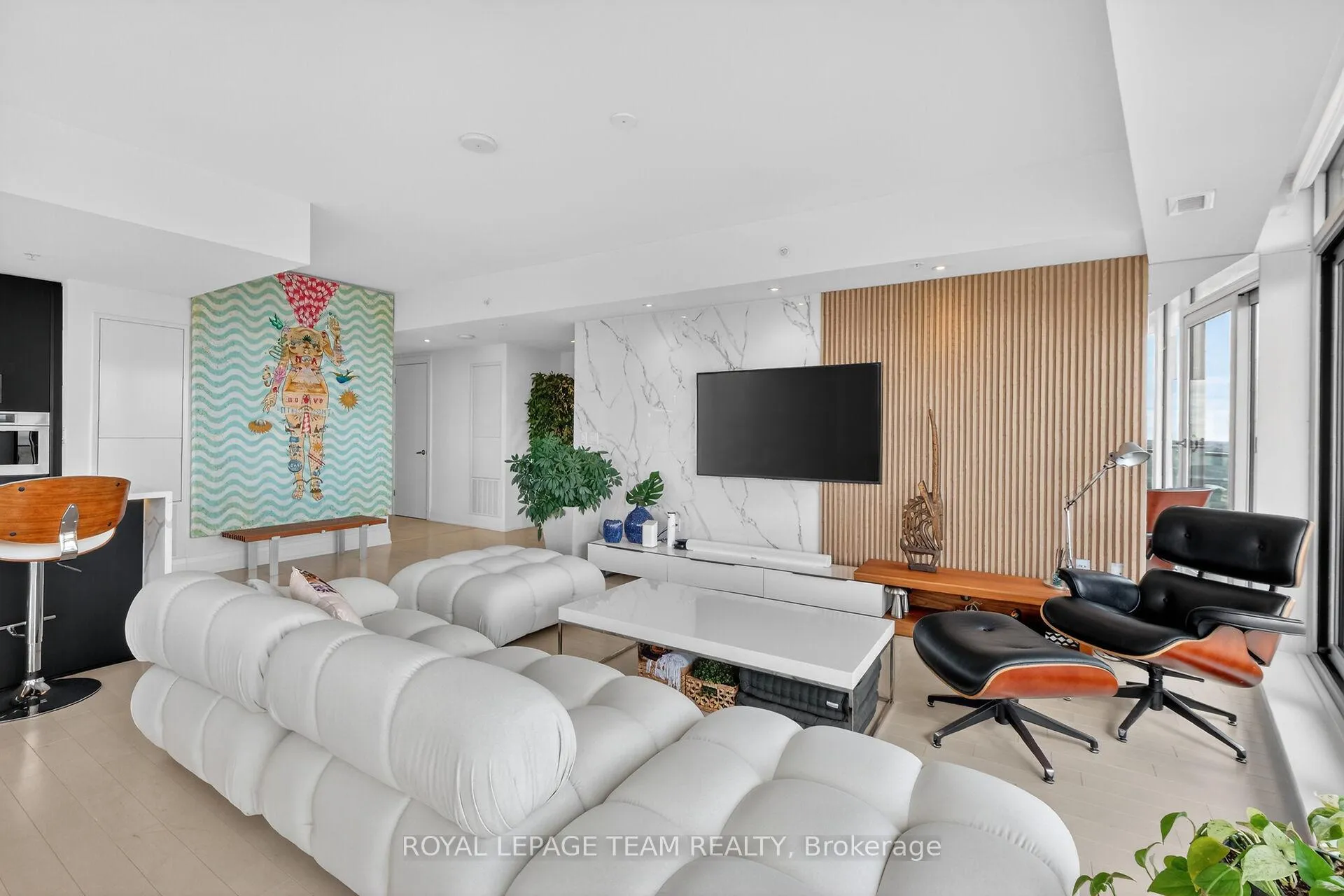 Photo 12 of Unit 1, 805 Carling Avenue, Ottawa, West Centre Town — HOMEH