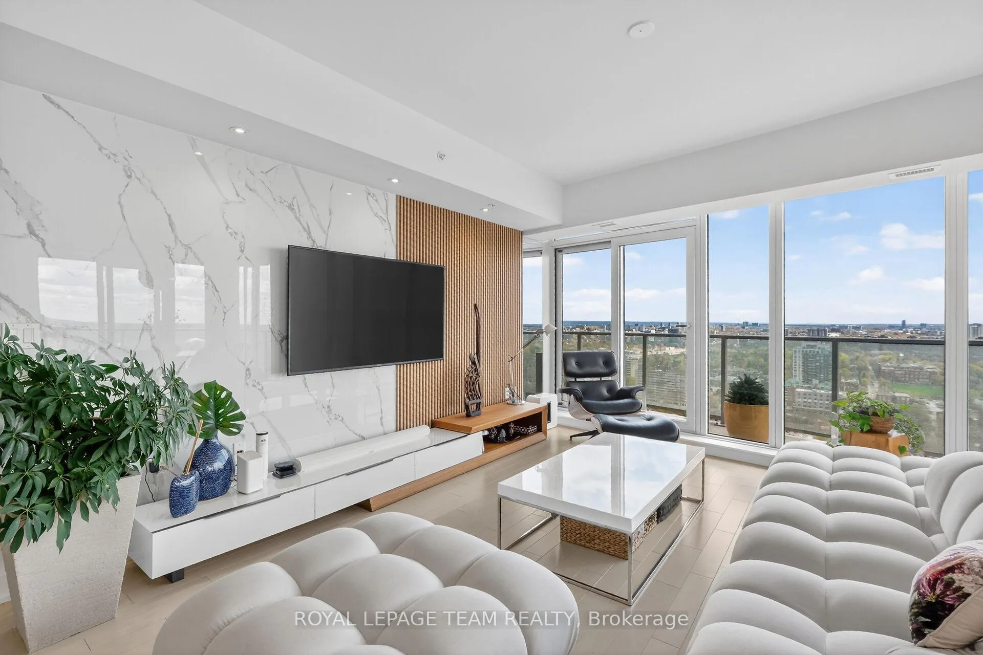 Photo 13 of Unit 1, 805 Carling Avenue, Ottawa, West Centre Town — HOMEH