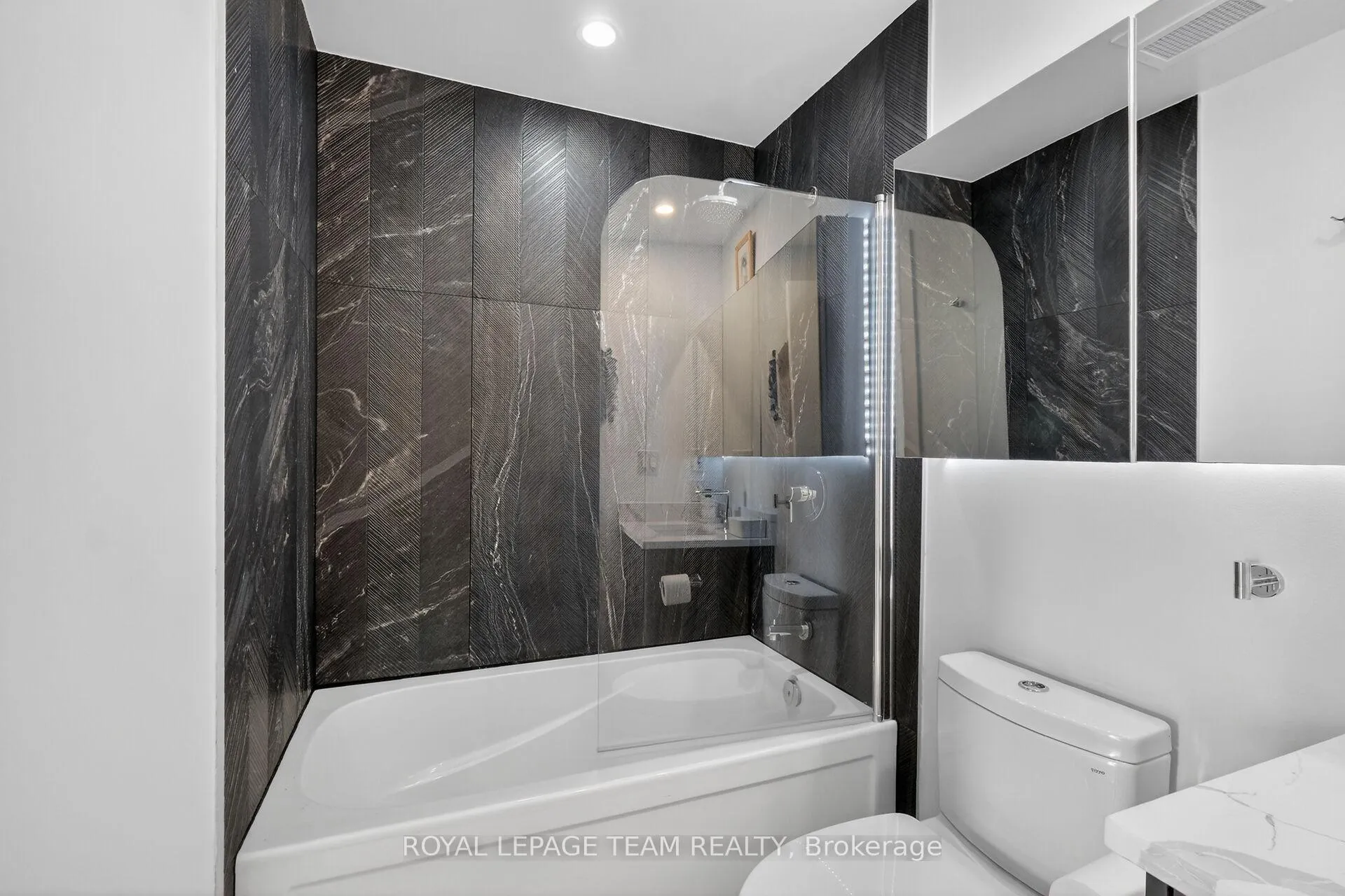 Photo 30 of Unit 1, 805 Carling Avenue, Ottawa, West Centre Town — HOMEH