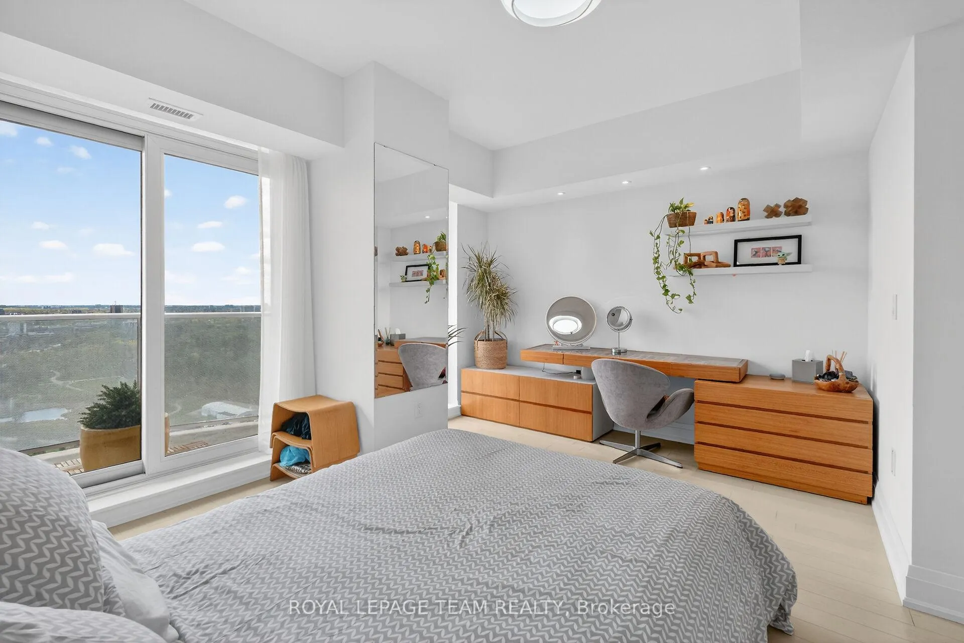 Photo 34 of Unit 1, 805 Carling Avenue, Ottawa, West Centre Town — HOMEH