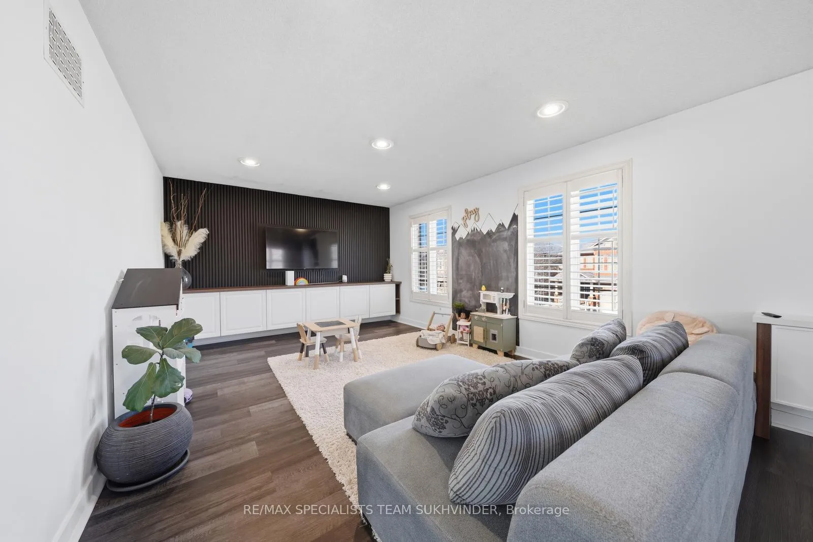 Photo 24 of 42 Delphinium Way, Brampton, Northwest Sandalwood Parkway — HOMEH