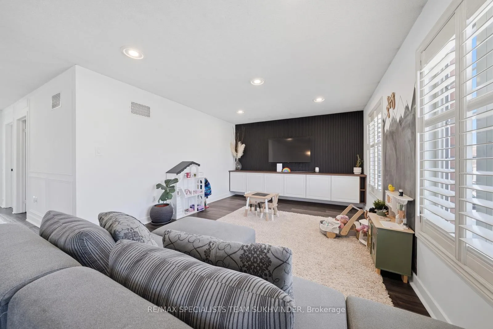Photo 25 of 42 Delphinium Way, Brampton, Northwest Sandalwood Parkway — HOMEH