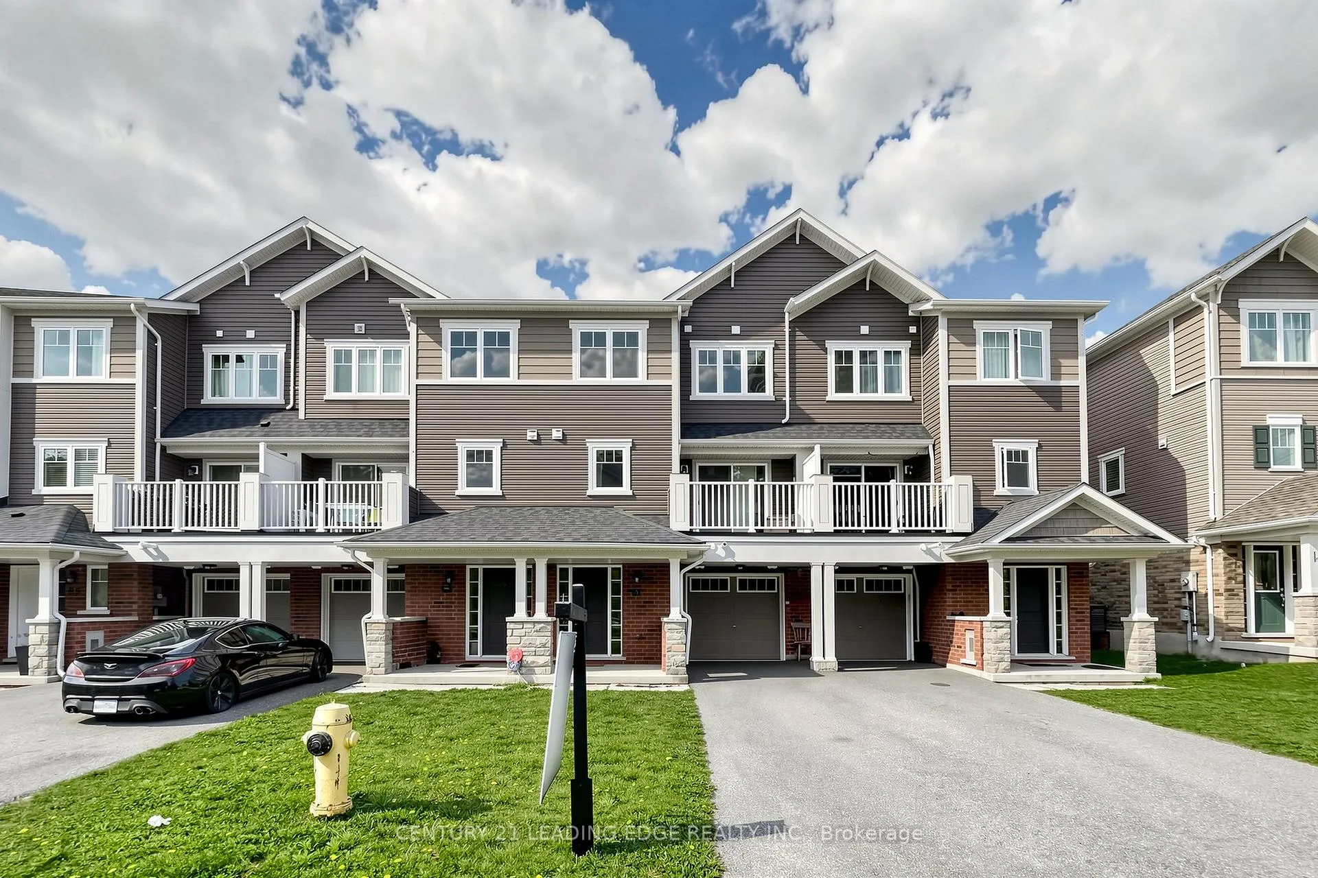 Photo 2 of 61 Far North Court, Oshawa, Windfields — HOMEH