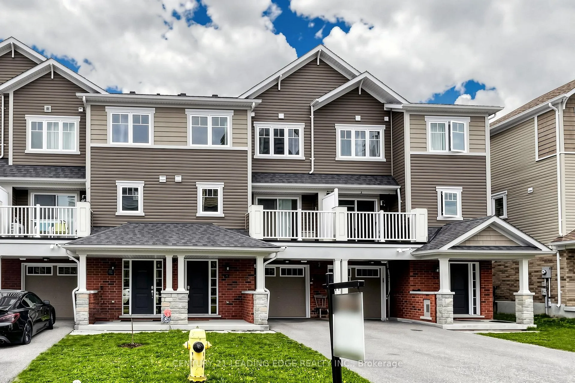Photo 3 of 61 Far North Court, Oshawa, Windfields — HOMEH