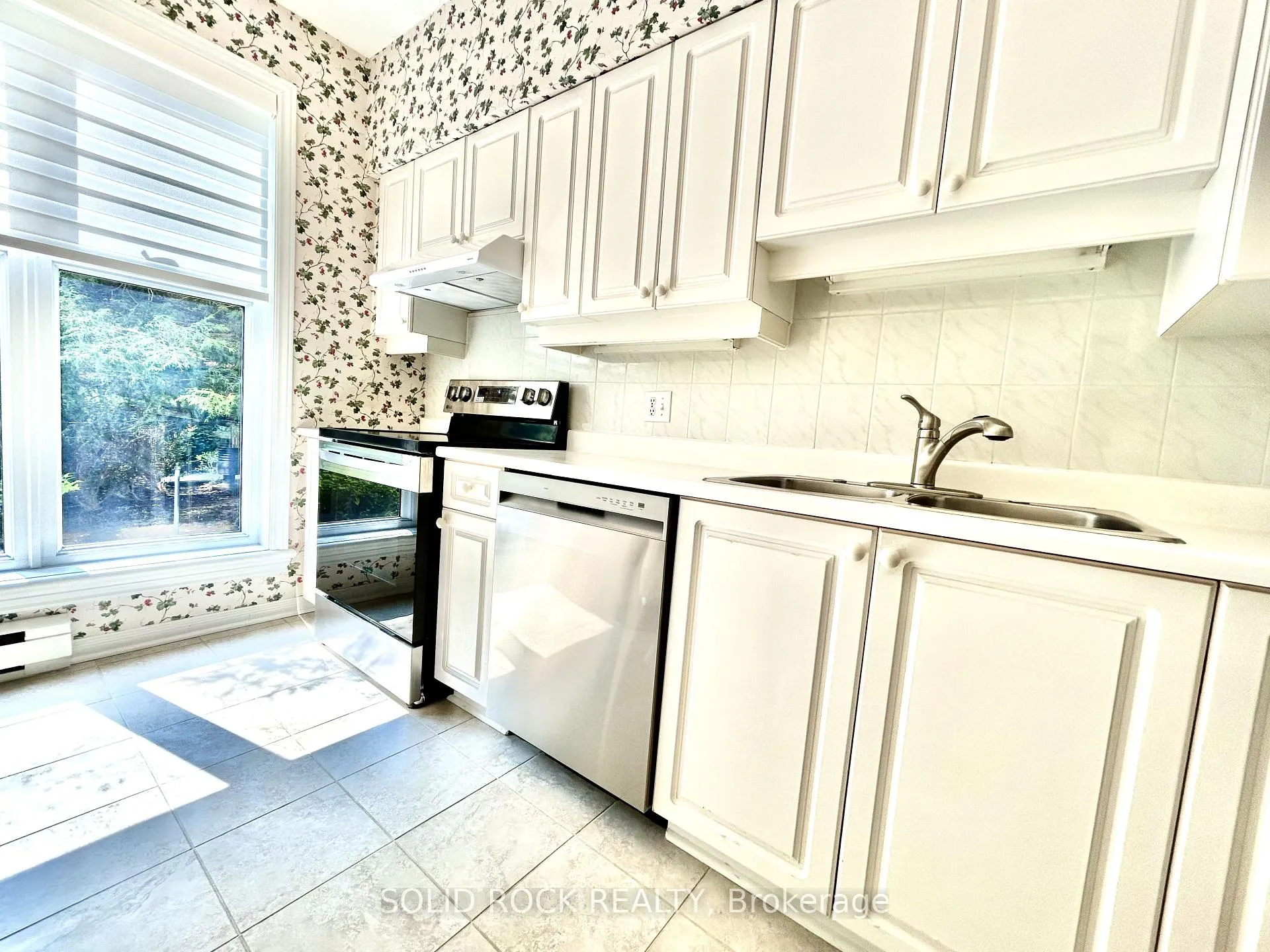 Photo 11 of Unit 106, 11 Durham Private, Ottawa, Lindenlea — HOMEH